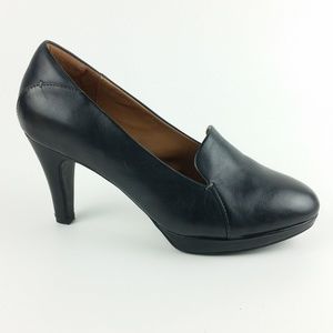 Clarks 8W Black Round Toe Heels S8-3
